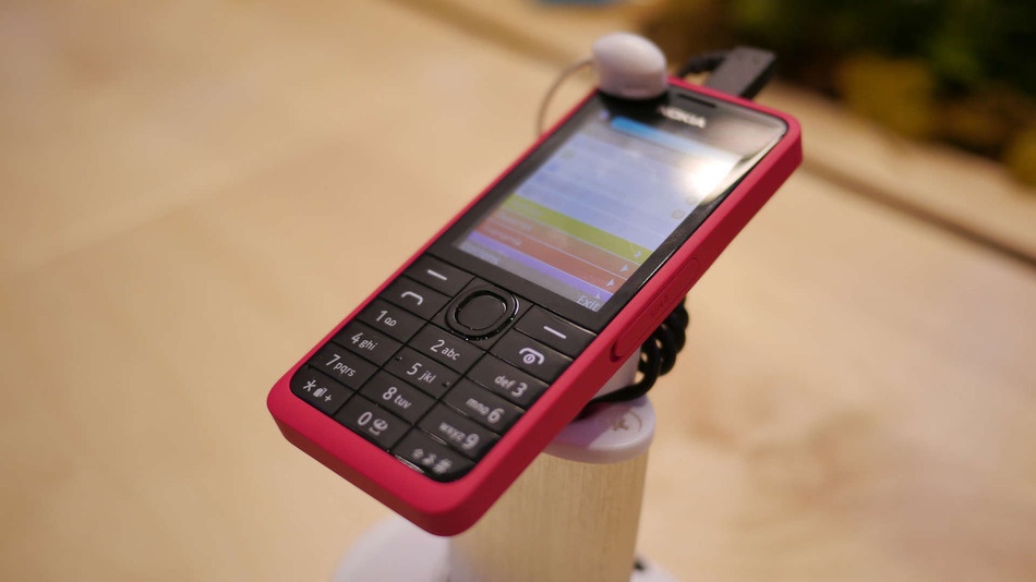 Nokia Asha va dong dien thoai pho thong bi Microsoft khai tu hinh anh