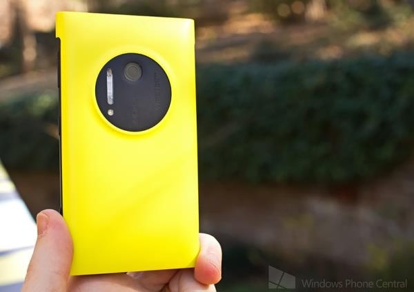 Nokia huy smartphone ke nhiem Lumia 1020? hinh anh