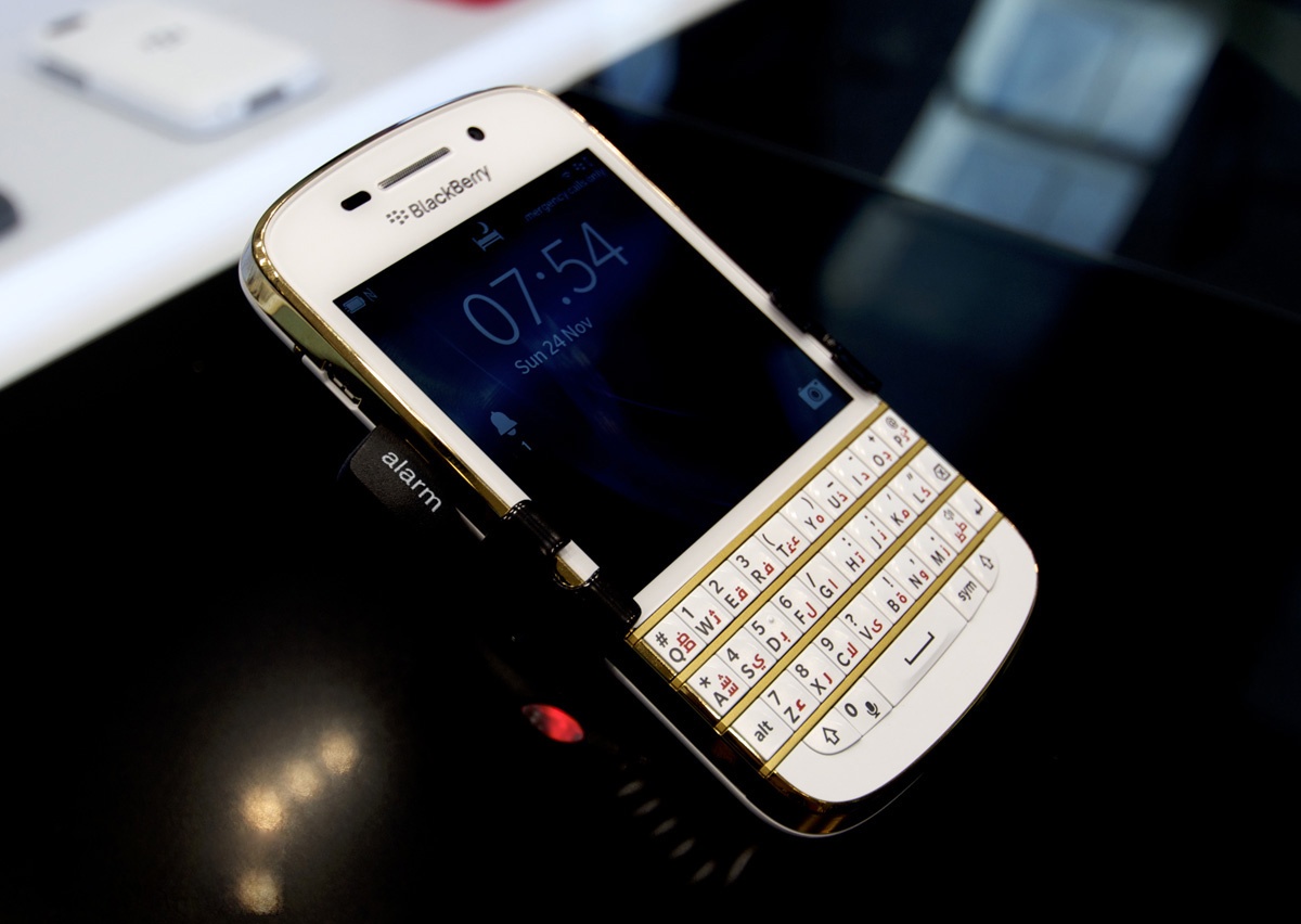 BlackBerry Q10 ban Gold chinh hang co gia 10,9 trieu dong hinh anh