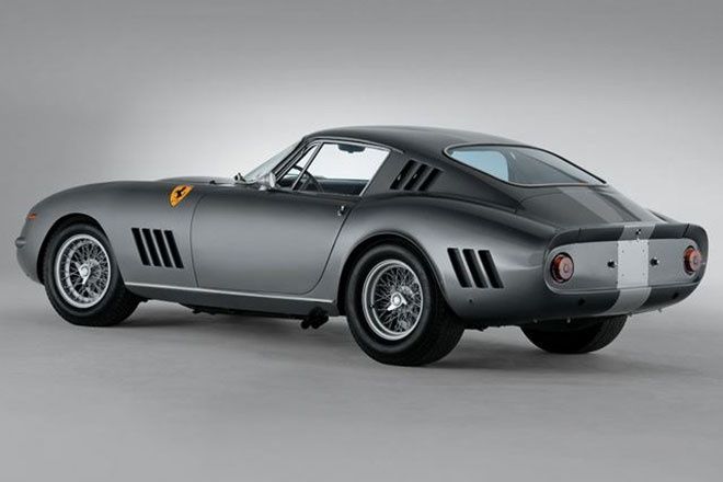 Chiếc Ferrari 275 GTB/C Speciale sở hữu bộ khung gầm bằng nhôm nên có trọng lượng nhẹ và một động cơ mạnh hơn bản 275 GTB thông thường.