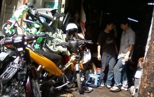 Dot nhap lo do xe 'di bao': Xe cui thanh chien ma hinh anh