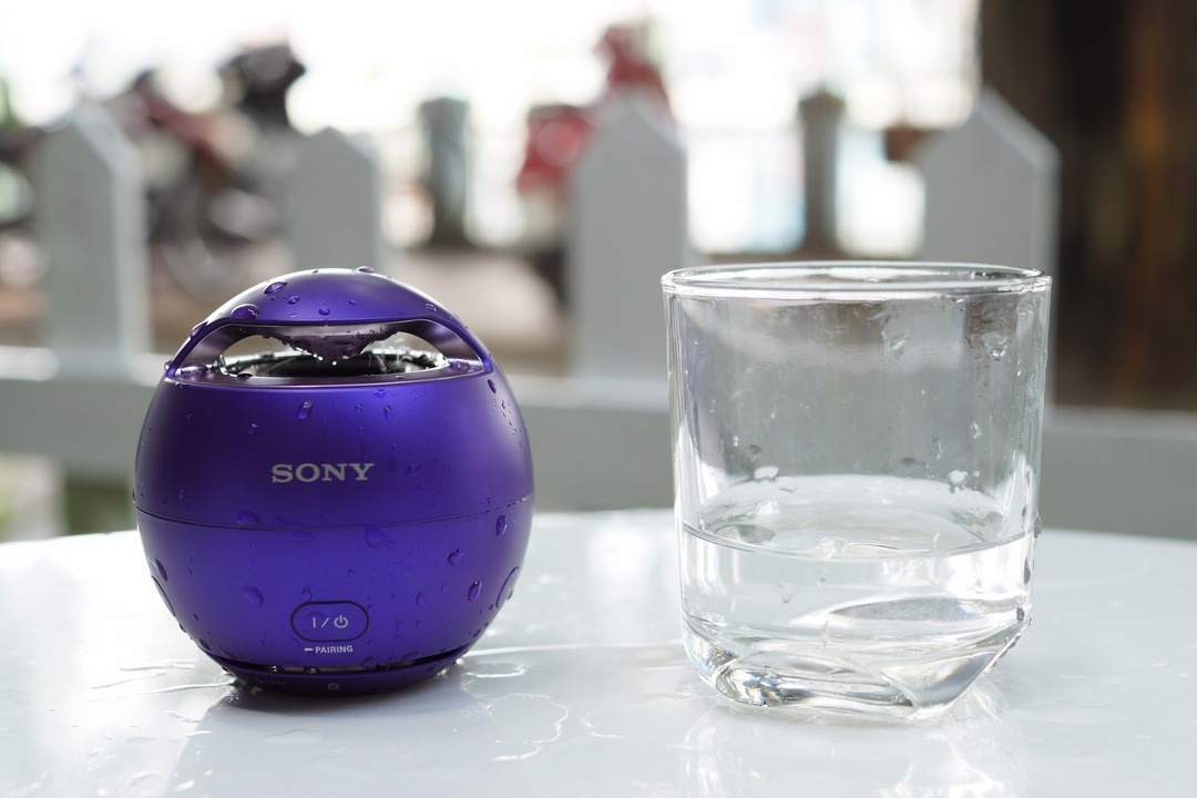 Can canh loa chong nuoc mini gia 2,8 trieu dong tu Sony hinh anh