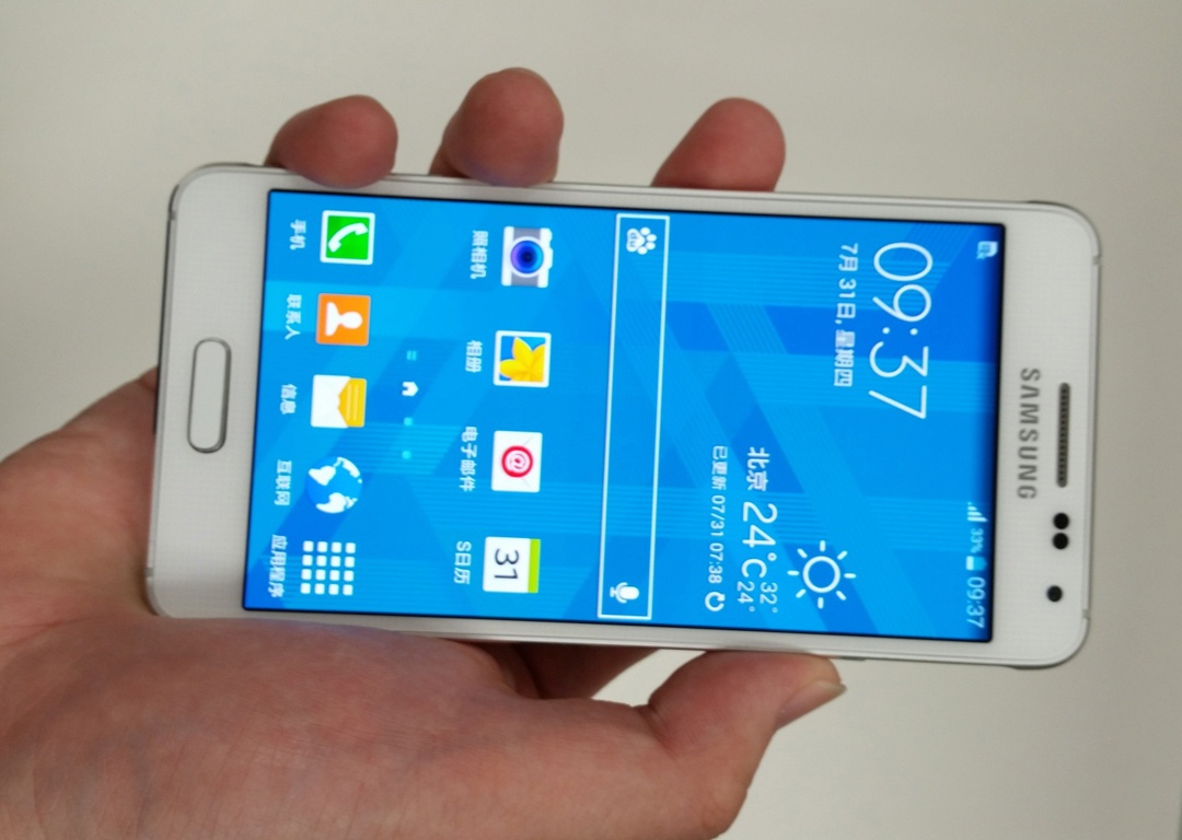 Anh ro net smartphone vo nhom dau tien tu Samsung hinh anh