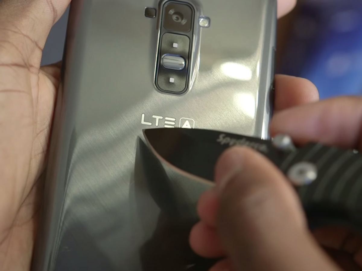 Clip dung dao thu kha nang tu chua thuong cua LG G Flex hinh anh