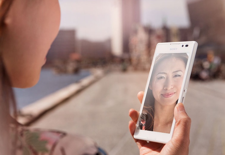 5 smartphone tam trung dang cho doi nhat cuoi nam 2014 hinh anh