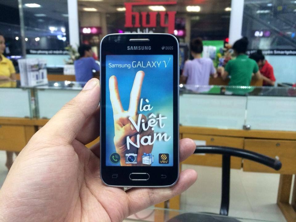 Anh mo hinh thuc te dau tien cua Galaxy V gia 2,3 trieu o VN hinh anh