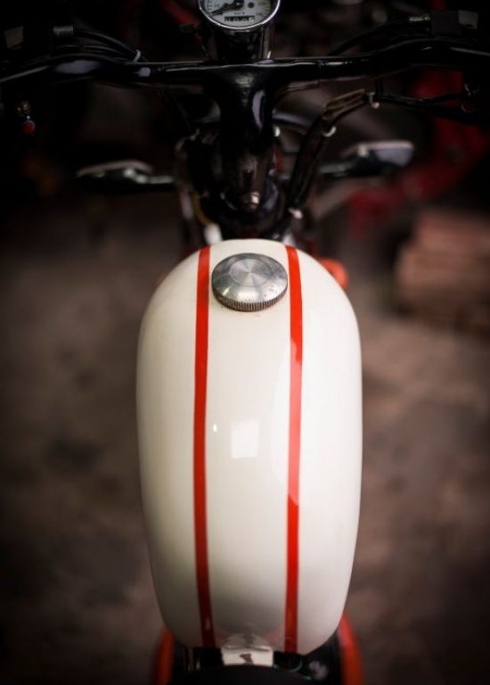 Bình xăng được đưa lên trên, tạo sự thuận lợi cho các chuyến đi xa.