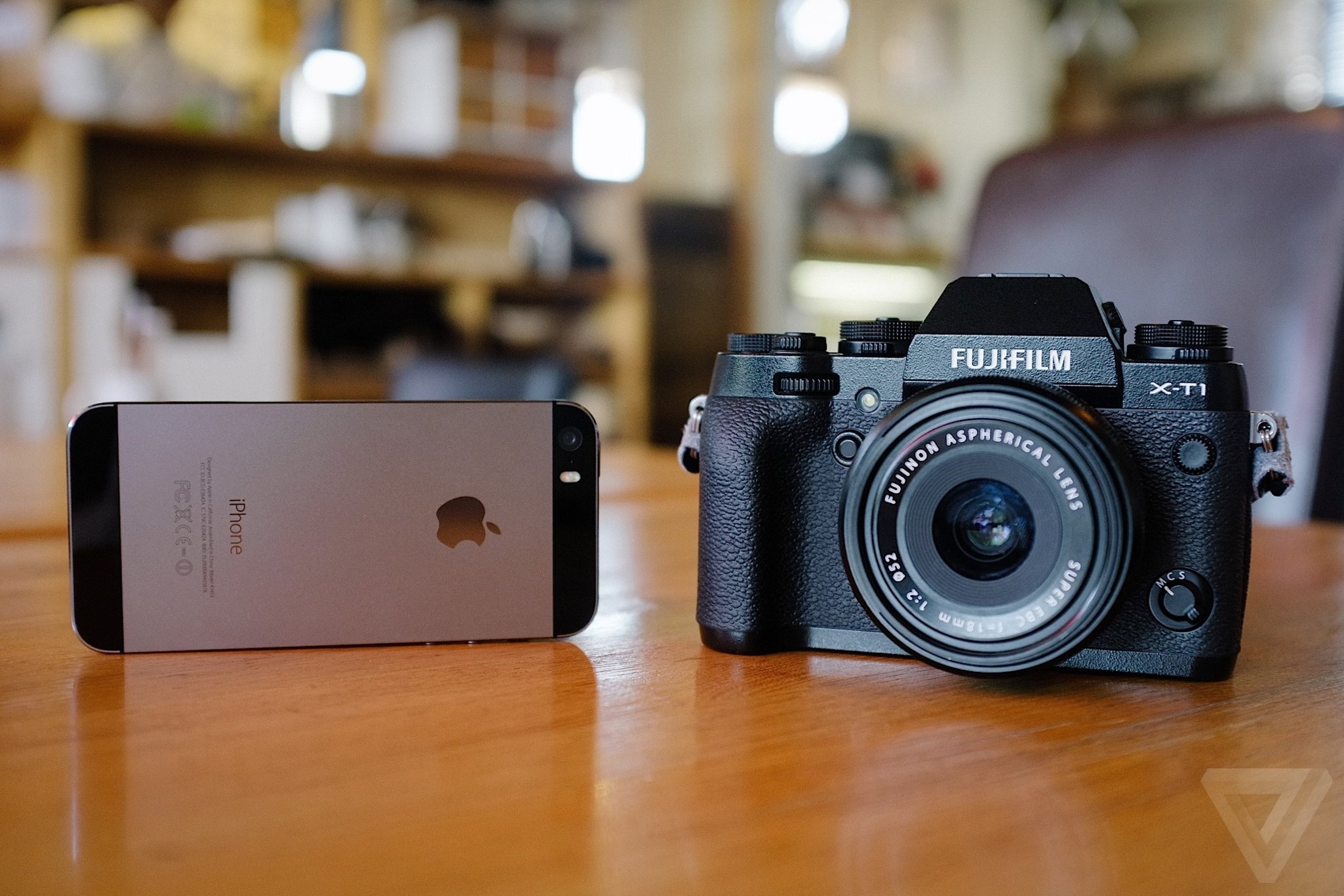 iPhone 5S do suc manh voi may anh mirrorless cua Fujifilm hinh anh
