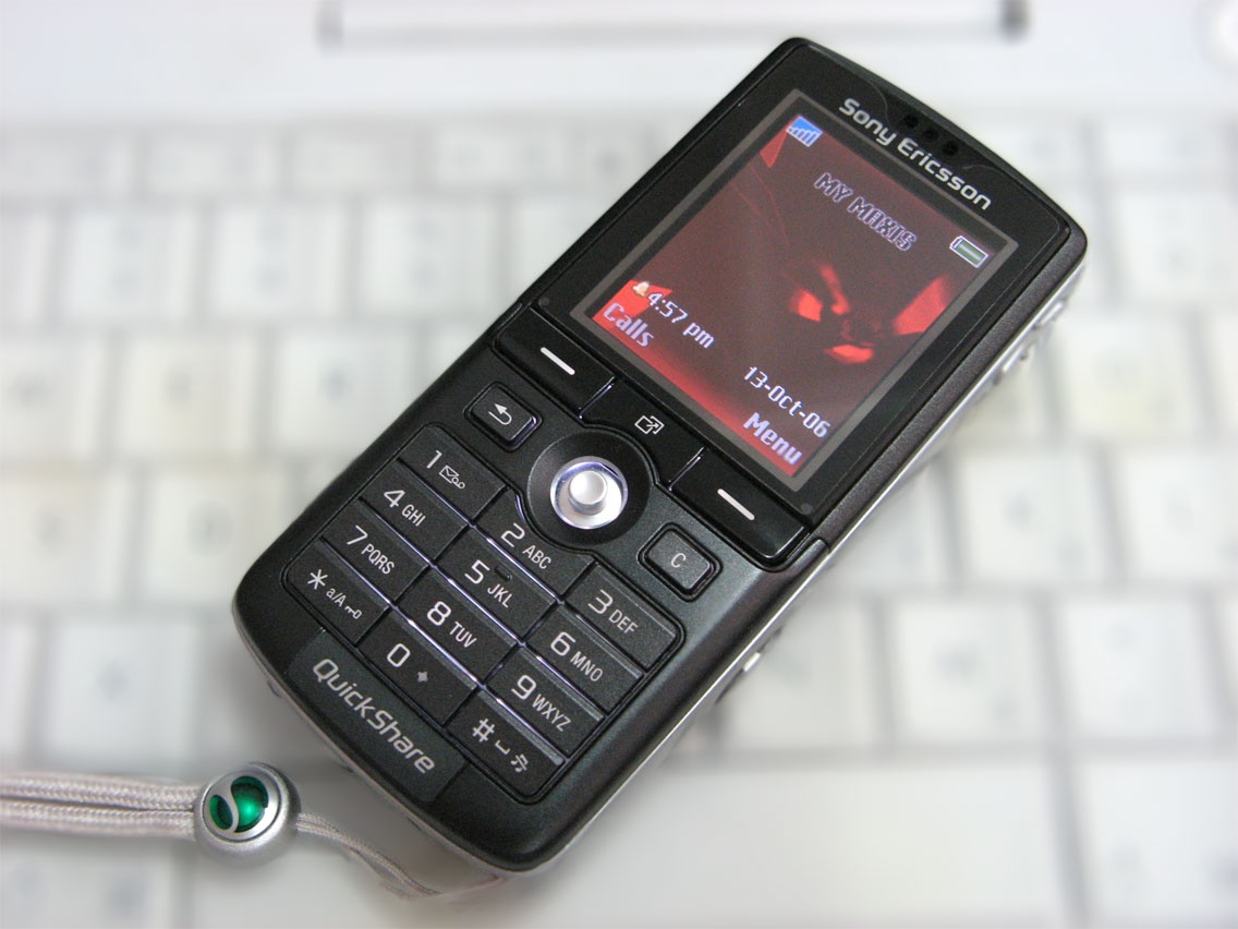 Sony Ericsson K750i - 'trieu phu pixel' vang bong mot thoi hinh anh