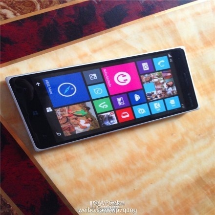Lumia 830 se co gia khoang 8,5 trieu dong hinh anh