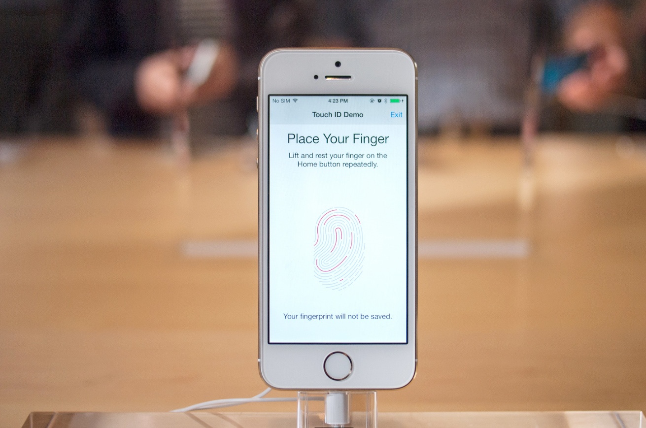 iPhone 5S tai VN gia thap ky luc truoc gio ra mat iPhone 6 hinh anh