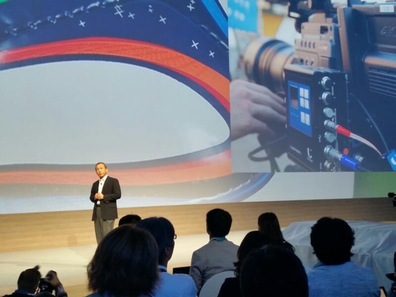 21.27: Masaru Tamagawa - chủ tịch Sony khu vực châu Âu lên sân khấu. Ông này cho biết, doanh số các dòng TV của hãng đã tăng 70% so với một năm về trước.