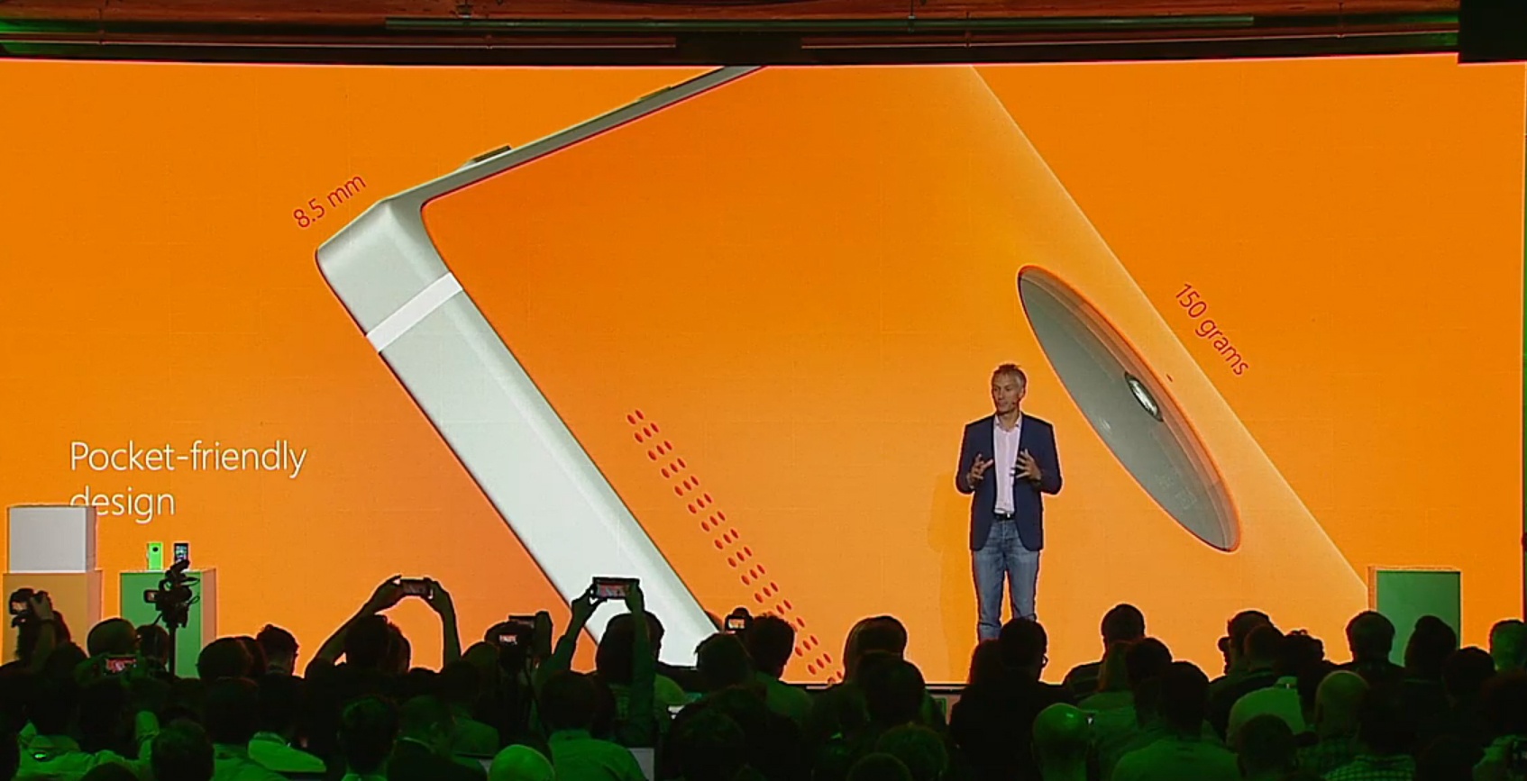 Máy mỏng 8,5mm, nặng 159 gram, thiết kế thân thiện để cho vào túi của người dùng.