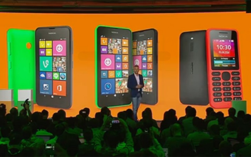 15.00: Sự kiện bắt đầu. Đại diện Microsoft tóm tắt một số thông tin về việc Microsoft mua lại Nokia, giới thiệu các sản phẩm đáng chú ý của hãng như Lumia 630, Nokia 103 hay Cortana.