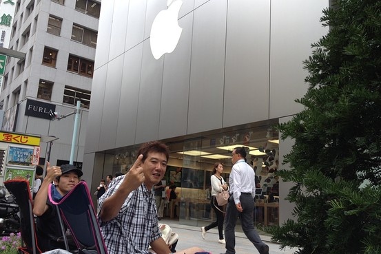 Tin do Apple xep hang mua iPhone 6 tai Nhat Ban hinh anh