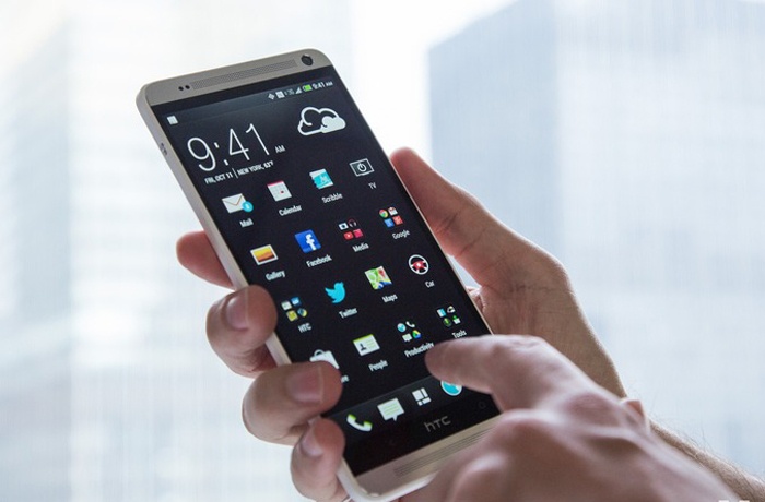 Vi sao dien thoai man hinh sieu lon lien tuc ha gia o VN hinh anh