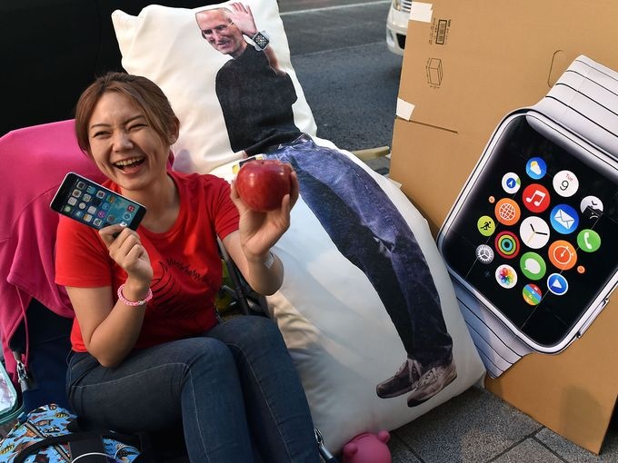 Canh xep hang cho mua iPhone 6 tren the gioi hinh anh