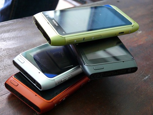 Nokia N8 - chiếc smartphone vỏ nhôm, camera 12 megapixel của hãng điện thoại Phần Lan.