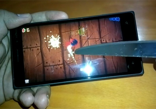 Choi chem chuoi bang dao tren Lumia 830 hinh anh