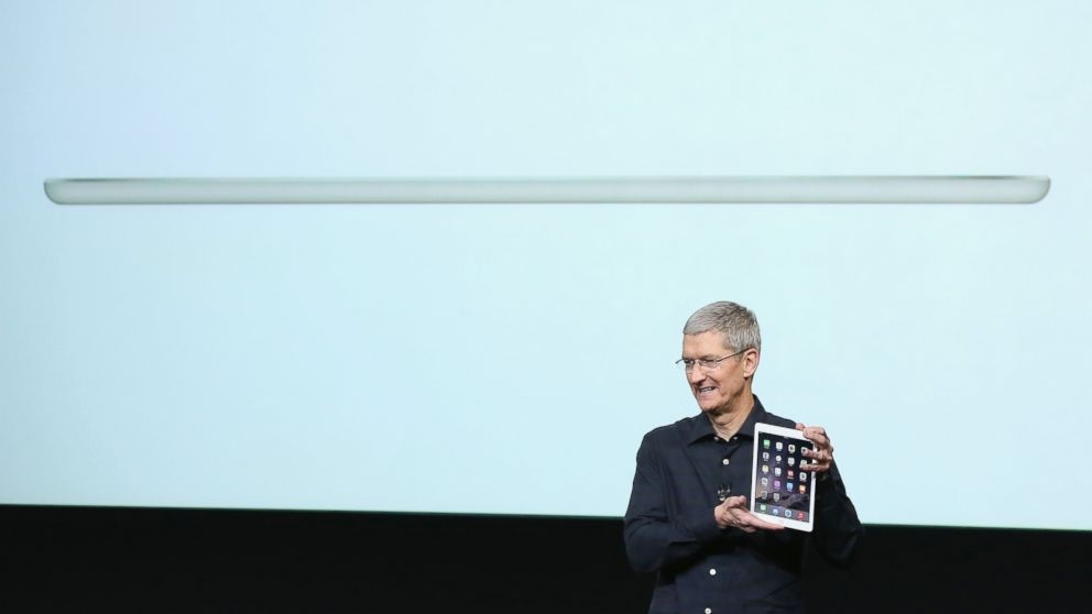CEO Tim Cook giới thiệu chiếc iPad Air 2 hôm 16/10.