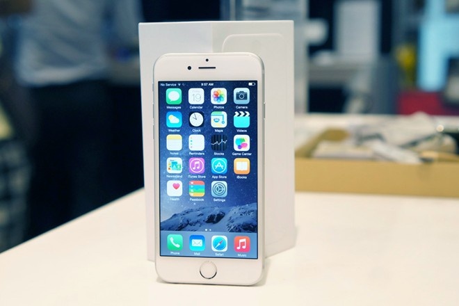 iPhone 6 xach tay chay hang, ruc rich tang gia o Ha Noi hinh anh