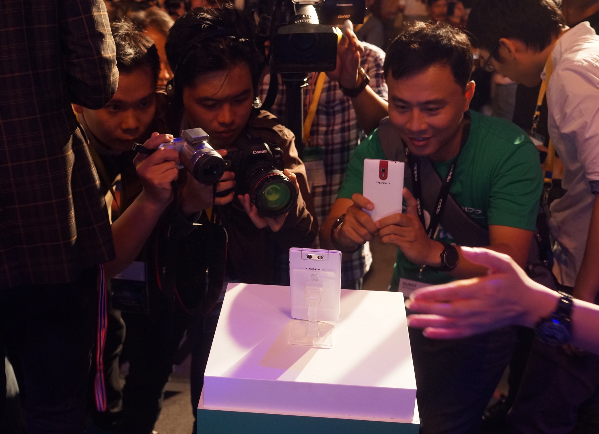 Trai nghiem nhanh Oppo N3 voi camera xoay hinh anh