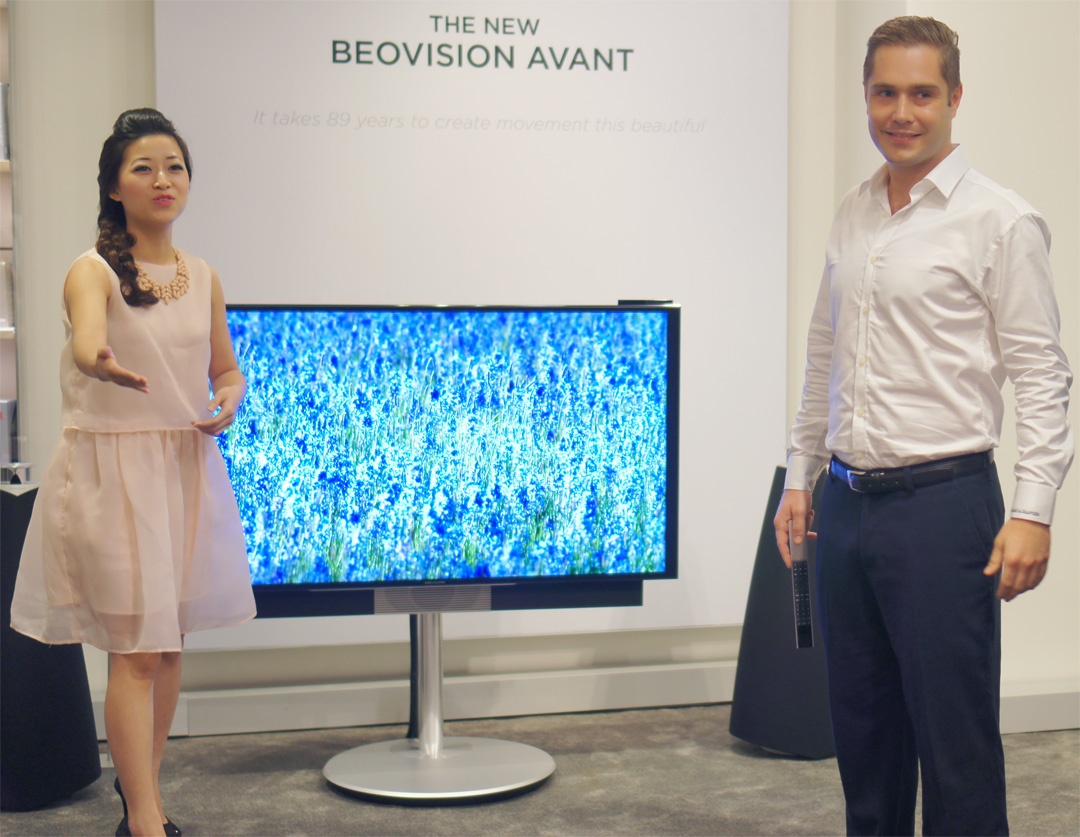Thu nghiem tinh nang xoay cua TV BeoVision Avant hinh anh