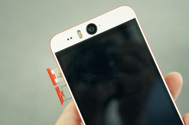 HTC Desire Eye voi camera truoc 13 cham co gia 13,3 trieu hinh anh