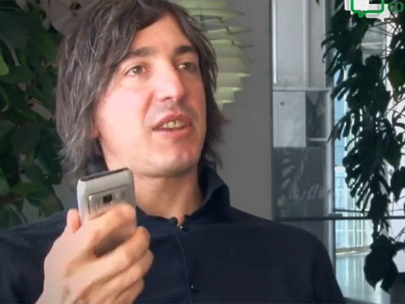 Axel Meyer va doi ngu phat trien chiec Nokia N8 hinh anh