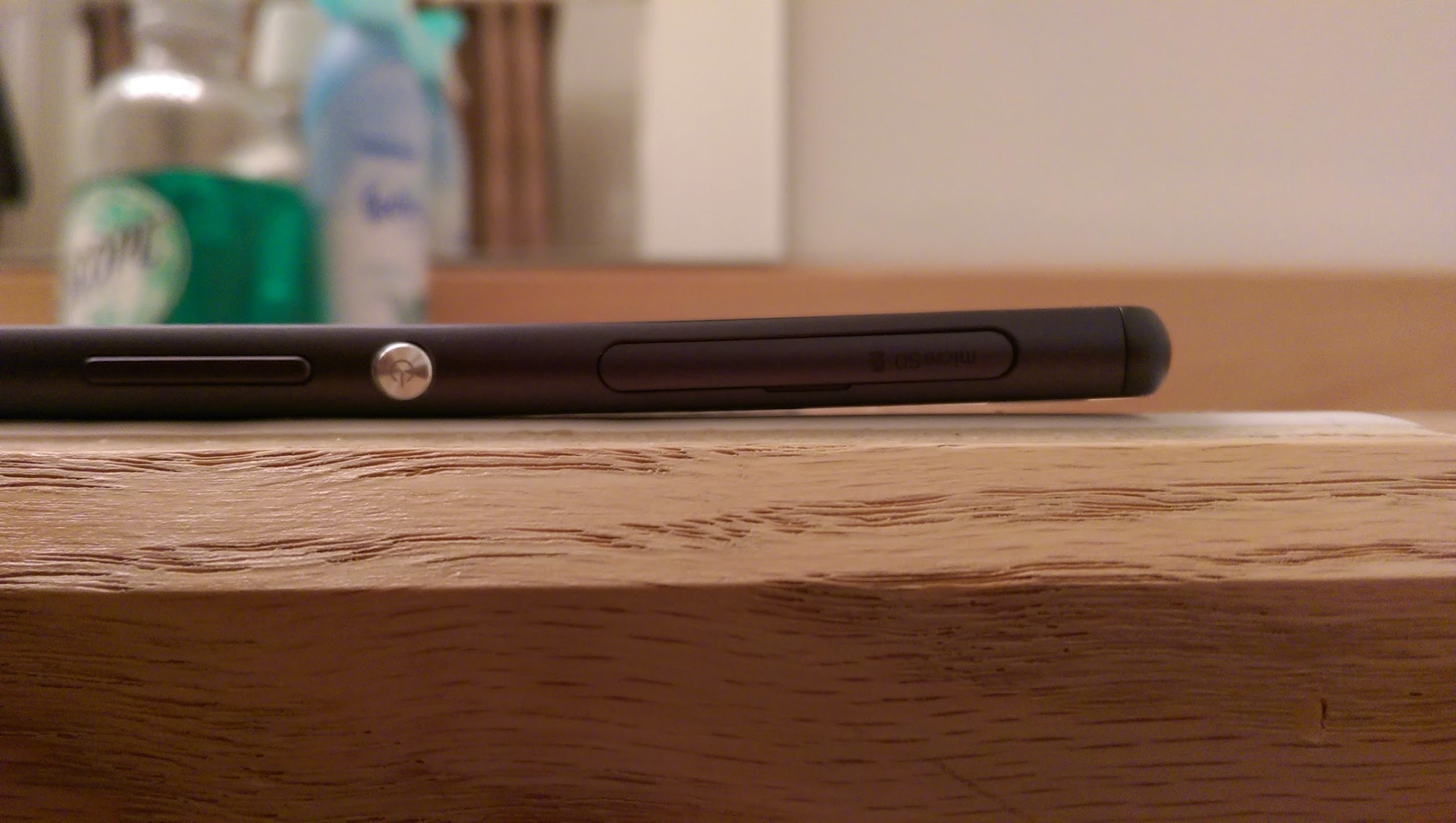 Den luot Xperia Z3 dinh nghi an de be cong hinh anh