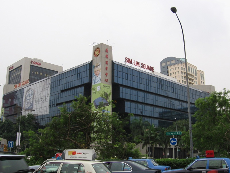 Nguoi Singapore coi Sim Lim Square la con dao 2 luoi hinh anh