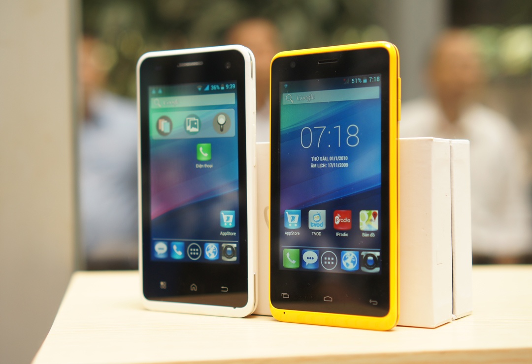 Vivas Lotus S2 (phải) và chiếc S2 Eco (trái) cấu hình cao hơn. 