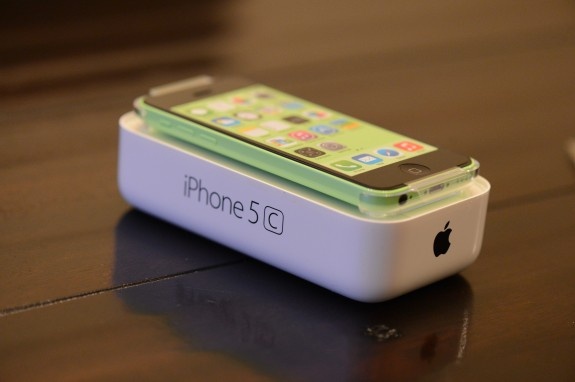 Apple se som khai tu iPhone 5C hinh anh
