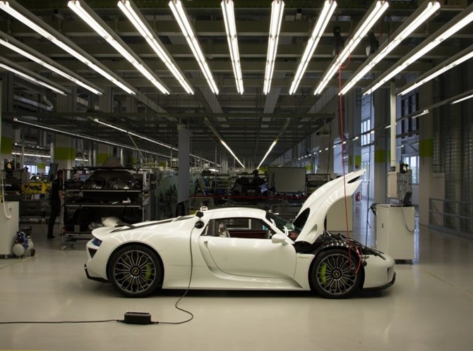 Sieu xe Porsche 918 Spyder duoc san xuat nhu the nao? hinh anh