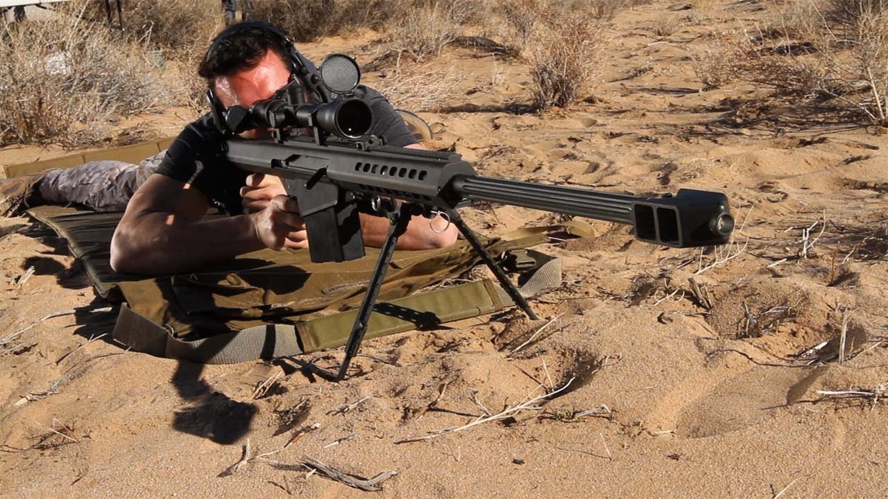 Dan Bilzerian khoe kha nang ban sung thien xa hinh anh