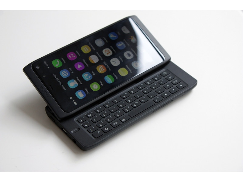 Nokia N950 chua tung ra mat bat ngo rao ban tren mang hinh anh