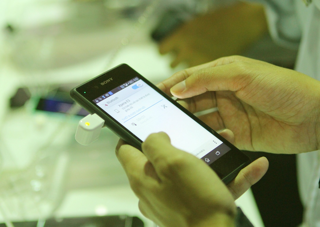 Hang loat smartphone bom tan ban duoi gia de xuat tai VN hinh anh