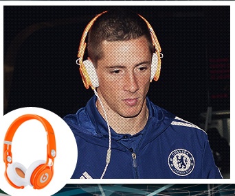 Thời còn thi đấu cho Chelsea, Fernando Torres thường xuất hiện với một chiếc Beats Mirx màu cam khá lòe loẹt.