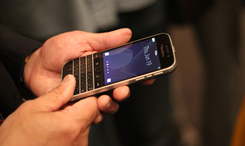 BlackBerry Classic duoc goi la ‘smartphone cua ngay hom qua’ hinh anh