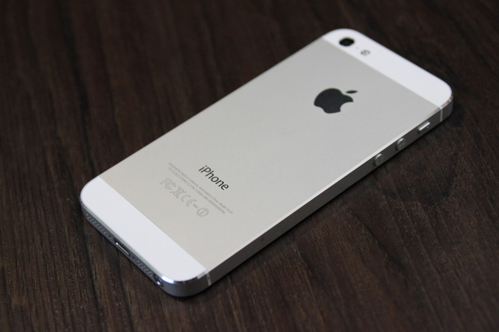 iPhone 5 co dang mua? hinh anh