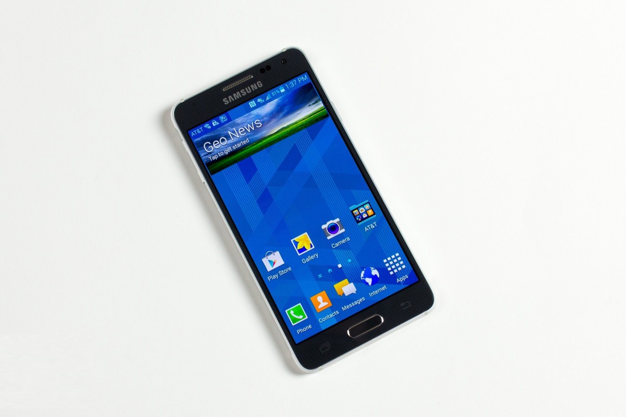 Galaxy Alpha giam gia soc 4 trieu dong tai Viet Nam hinh anh