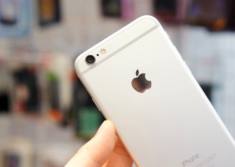 Apple bo tui 3 ty USD nho giu lai ban iPhone 6 16 GB hinh anh