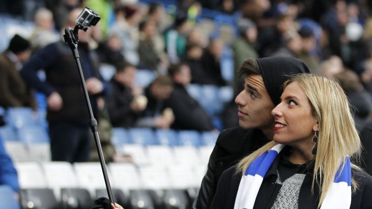 Gay tu suong bi cam tai giai ngoai hang Anh hinh anh