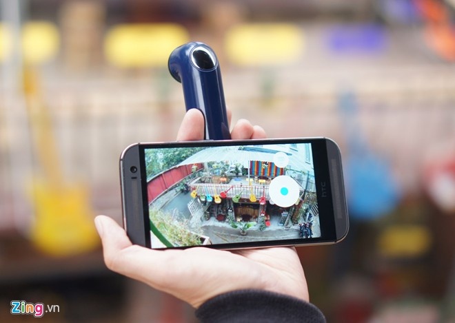 RE có thể kết nối với smartphone, dùng smartphone làm live view.