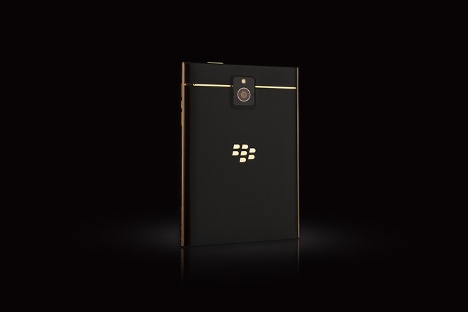 BlackBerry Passport sap co ban mau vang so luong han che hinh anh