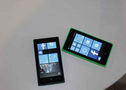 Anh thuc te Lumia 435 va 532 gia re tu Microsoft hinh anh