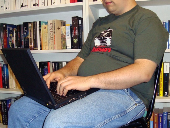 Ngoi may tinh nhieu de chet som hinh anh