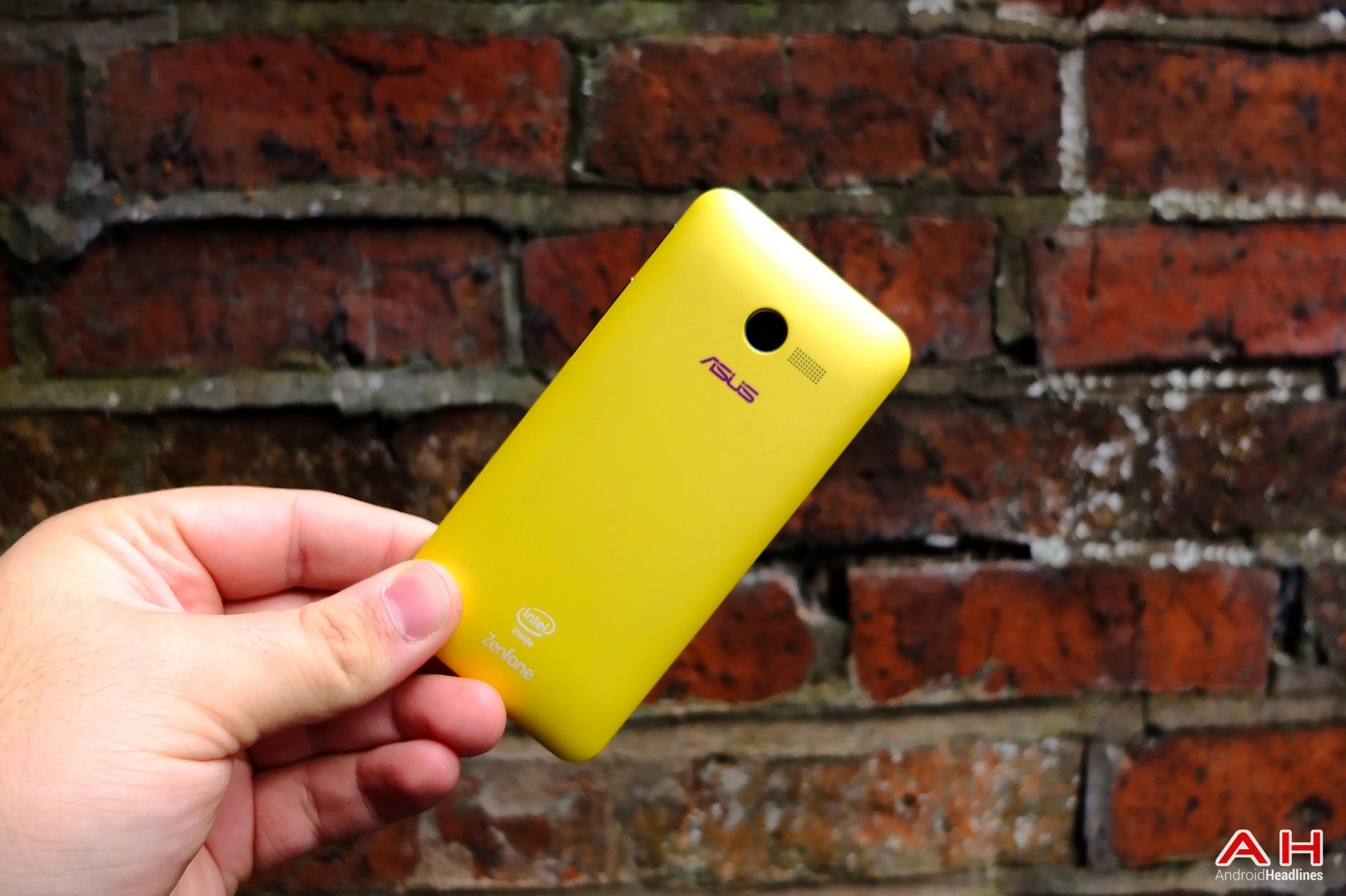 Asus bat ngo ra mat Zenfone C gia 95 USD hinh anh