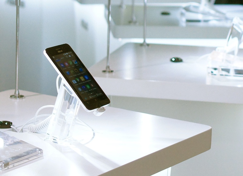 Asus lot top 3 nha san xuat smartphone tai VN hinh anh