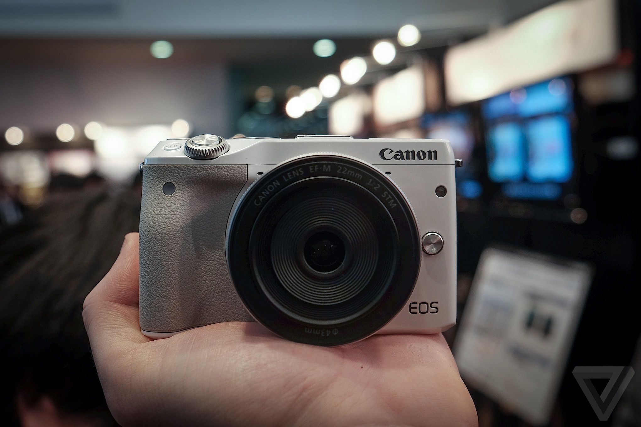 Canon EOS M3 ra mat voi thiet ke hoan toan moi hinh anh
